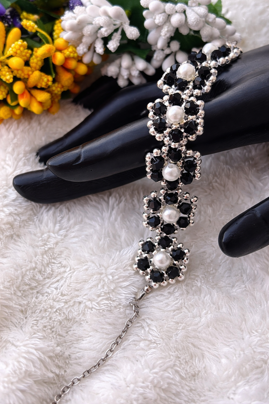 Elegant Black Floral Pearl Bracelet