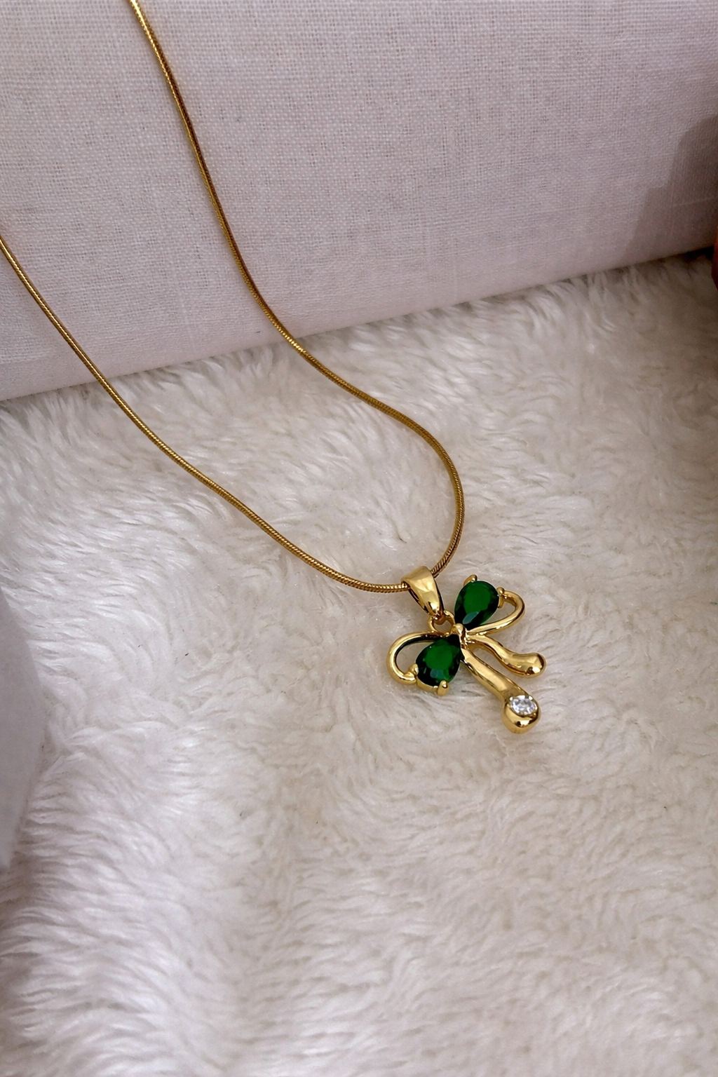 Graceful Green Bow Pendant Necklace