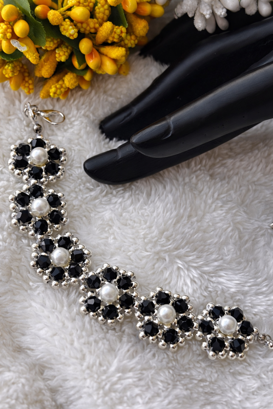 Elegant Black Floral Pearl Bracelet