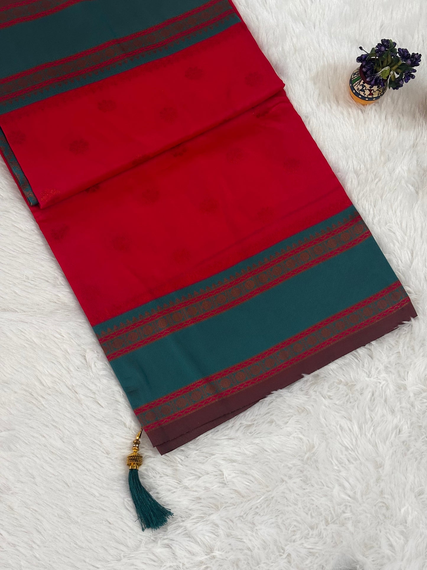 Red & Teal Dual-Tone Silk Saree with Classic Woven Border and Tassels