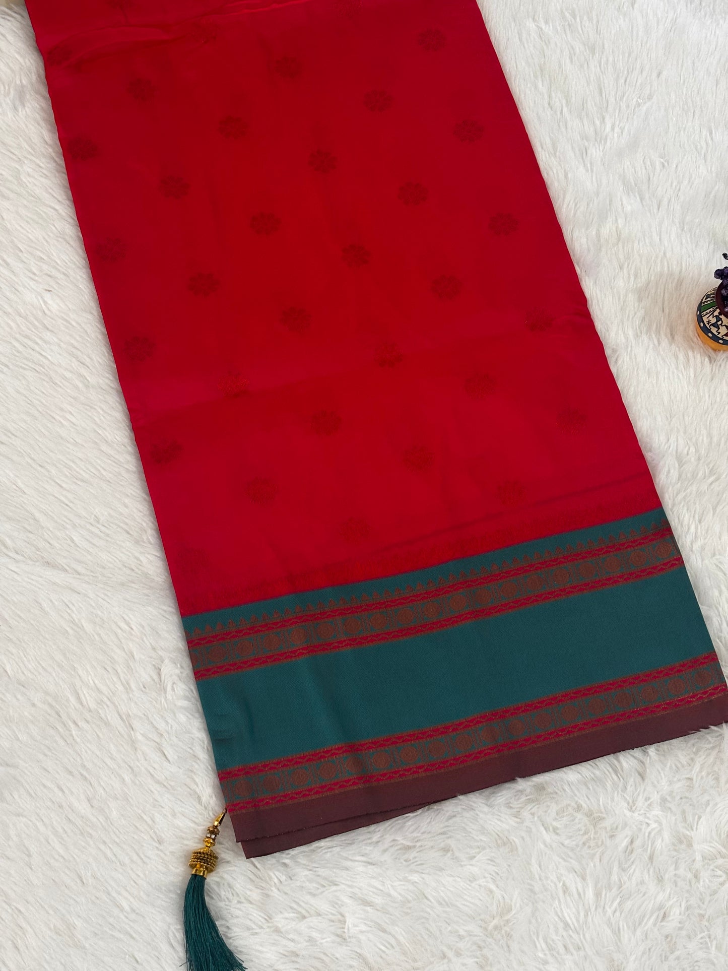Red & Teal Dual-Tone Silk Saree with Classic Woven Border and Tassels